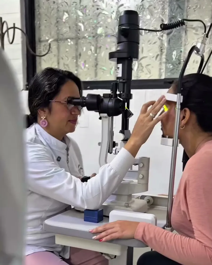 Consulta de oftalmología en el Centro Médico de Cáritas Mérida