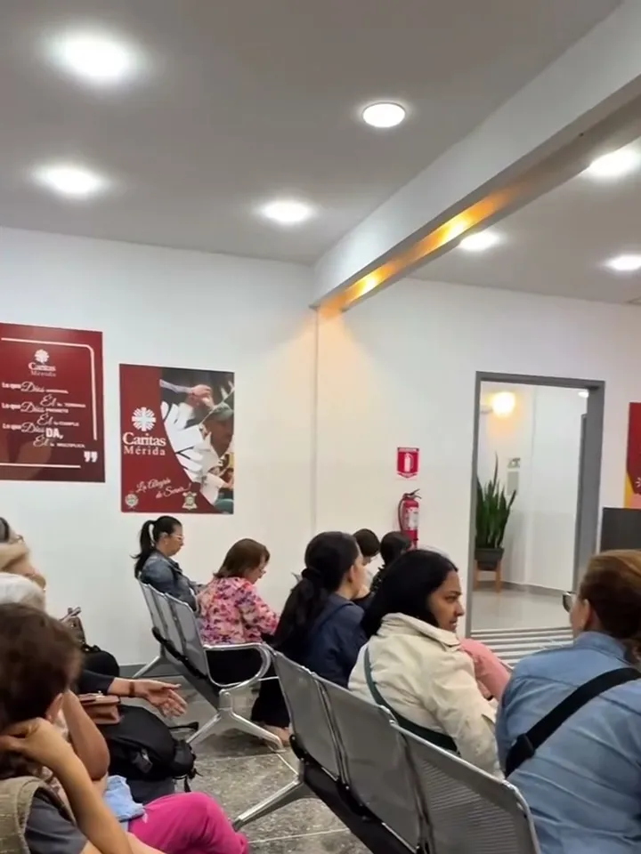 Pacientes en la sala de espera del Centro Médico